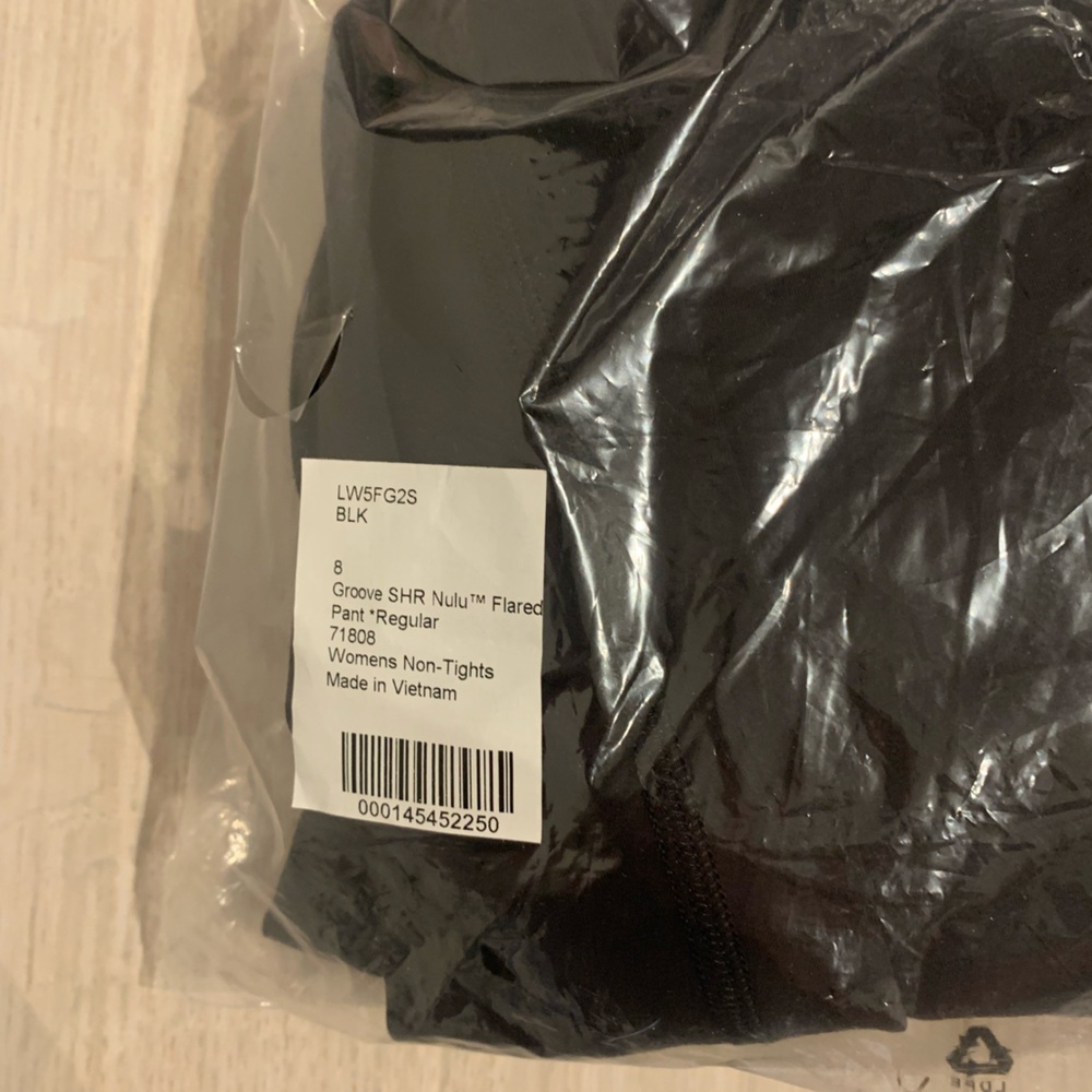 Lululemon Black Groove SHR Nulu Flared Pant